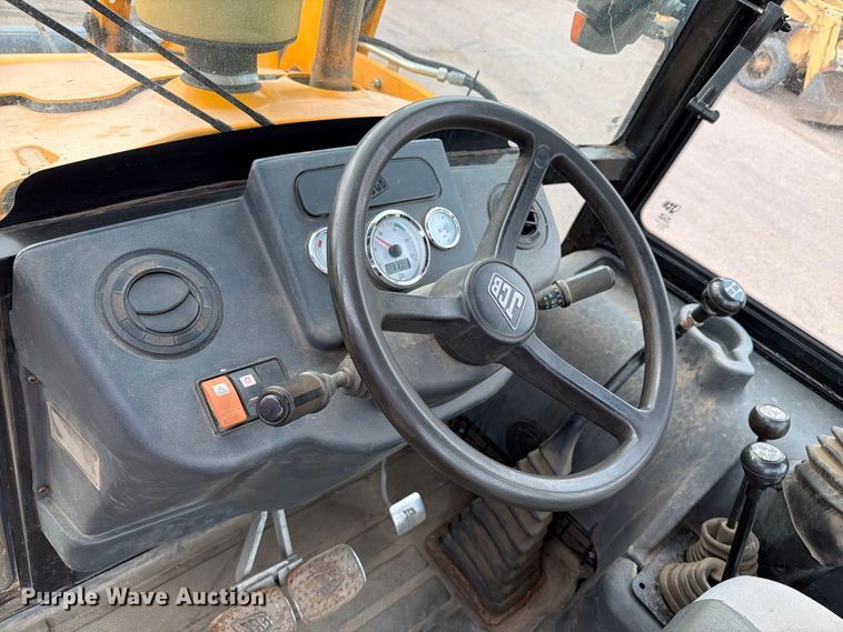 image for item FT6525 2010 JCB 2CXU landscape tractor