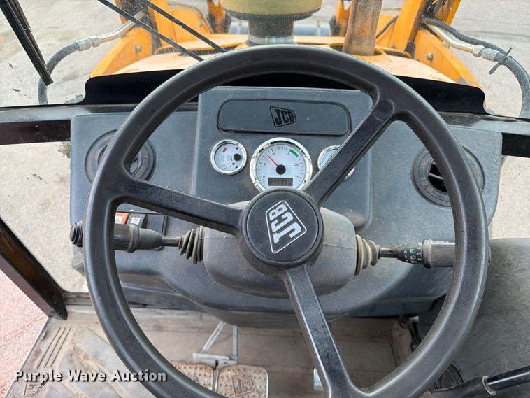 image for item FT6525 2010 JCB 2CXU landscape tractor