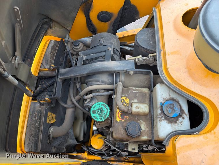 image for item FT6525 2010 JCB 2CXU landscape tractor
