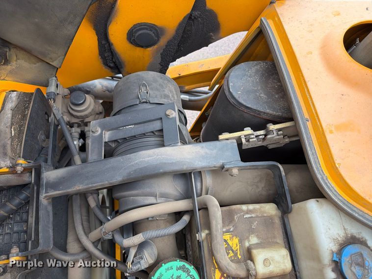 image for item FT6525 2010 JCB 2CXU landscape tractor