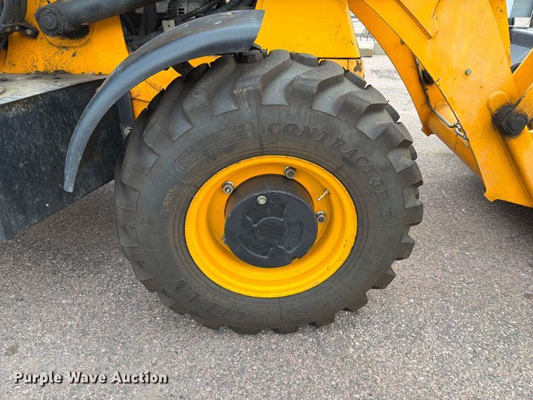 image for item FT6525 2010 JCB 2CXU landscape tractor