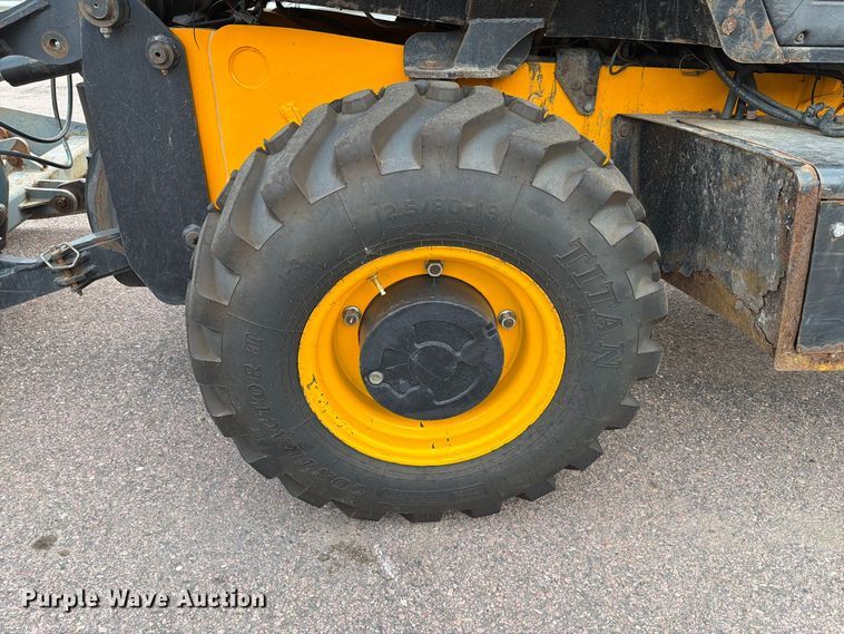 image for item FT6525 2010 JCB 2CXU landscape tractor