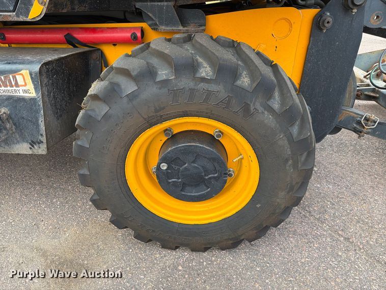 image for item FT6525 2010 JCB 2CXU landscape tractor