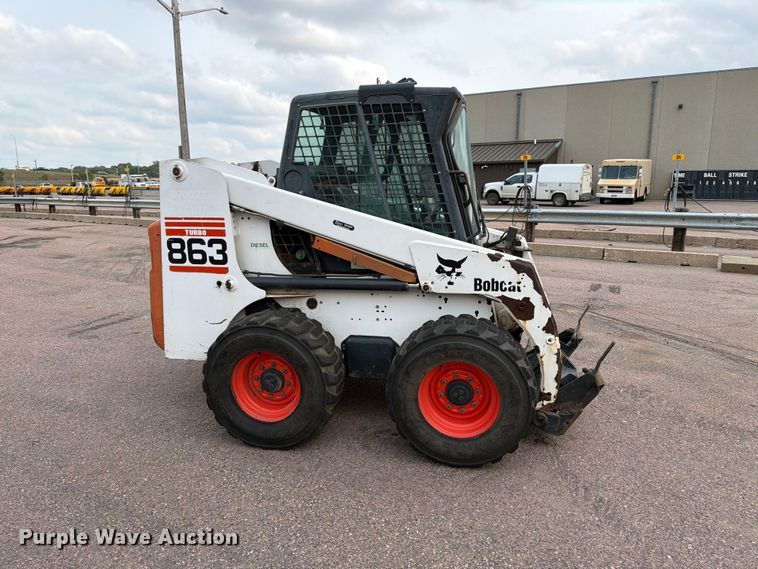 image for item FT6526 2001 Bobcat 863 skid steer loader