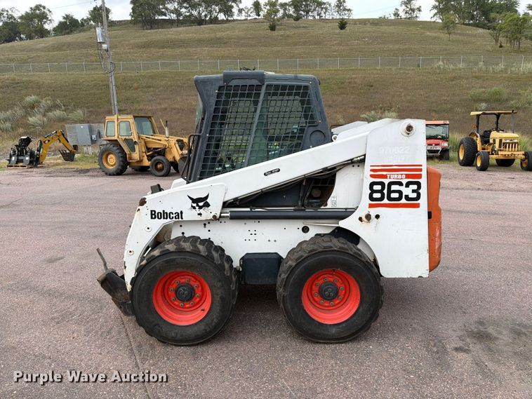image for item FT6526 2001 Bobcat 863 skid steer loader