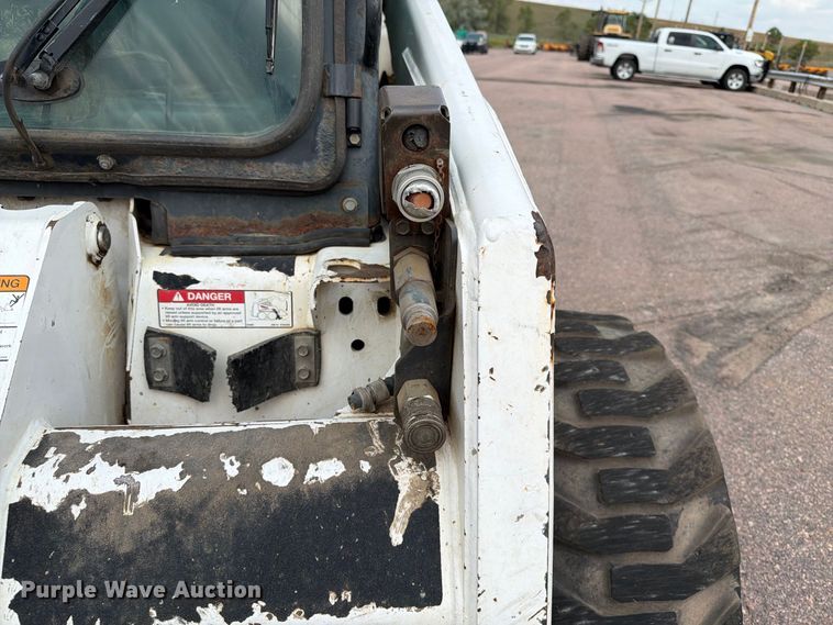 image for item FT6526 2001 Bobcat 863 skid steer loader