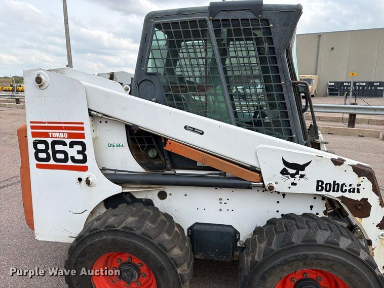 image for item FT6526 2001 Bobcat 863 skid steer loader