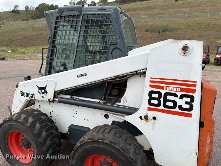 image for item FT6526 2001 Bobcat 863 skid steer loader
