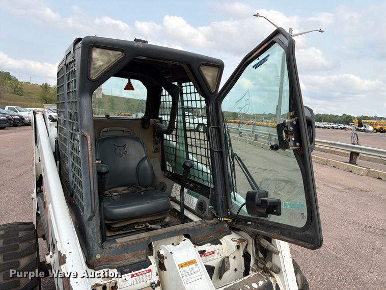 image for item FT6526 2001 Bobcat 863 skid steer loader