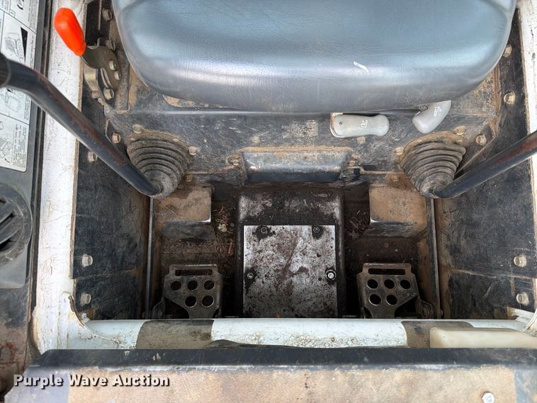 image for item FT6526 2001 Bobcat 863 skid steer loader