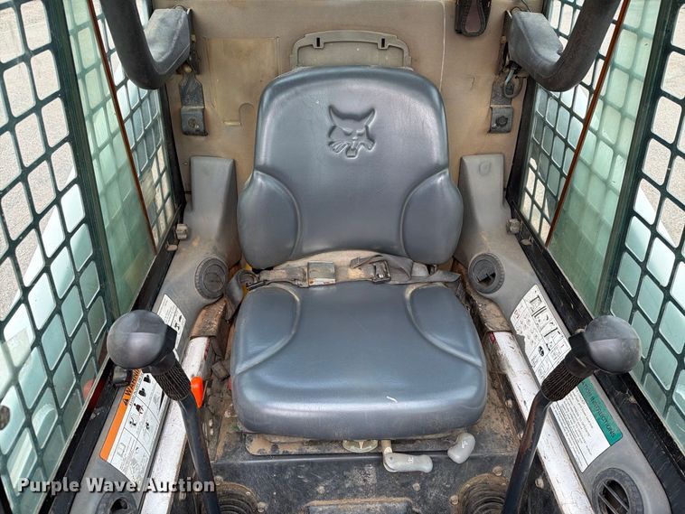 image for item FT6526 2001 Bobcat 863 skid steer loader
