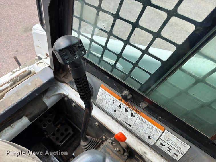 image for item FT6526 2001 Bobcat 863 skid steer loader