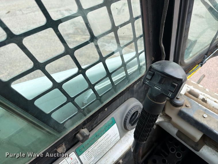 image for item FT6526 2001 Bobcat 863 skid steer loader