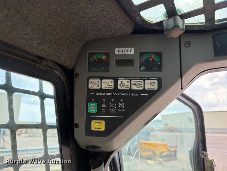 image for item FT6526 2001 Bobcat 863 skid steer loader