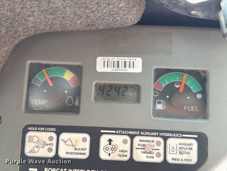 image for item FT6526 2001 Bobcat 863 skid steer loader