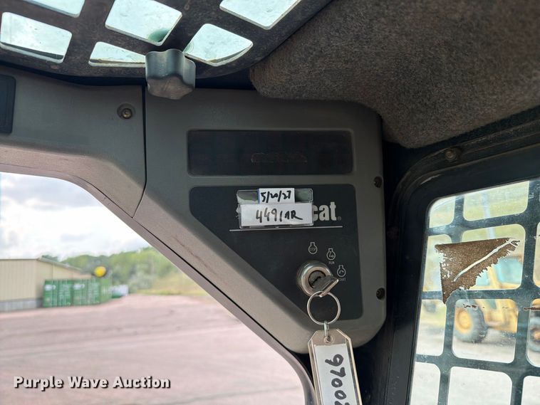 image for item FT6526 2001 Bobcat 863 skid steer loader