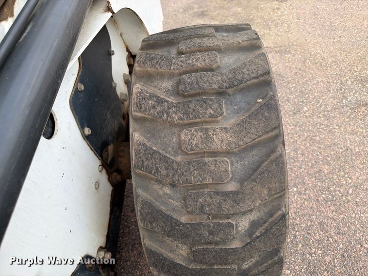 image for item FT6526 2001 Bobcat 863 skid steer loader