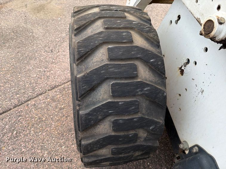 image for item FT6526 2001 Bobcat 863 skid steer loader