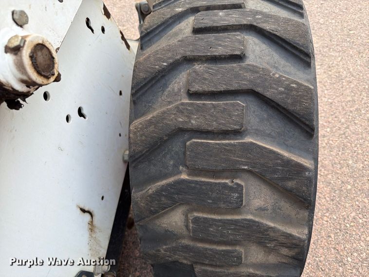 image for item FT6526 2001 Bobcat 863 skid steer loader