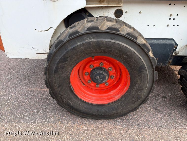 image for item FT6526 2001 Bobcat 863 skid steer loader