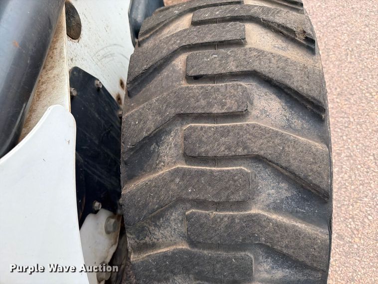 image for item FT6526 2001 Bobcat 863 skid steer loader