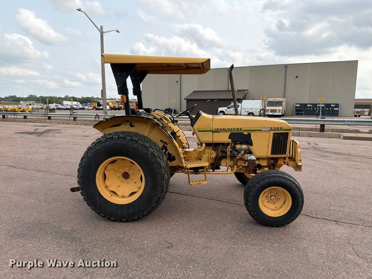 image for item FT6527 1993 John Deere 5300 tractor