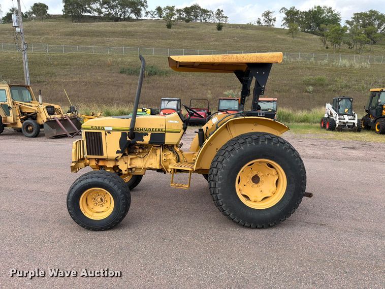 image for item FT6527 1993 John Deere 5300 tractor