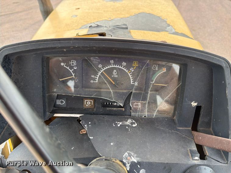 image for item FT6527 1993 John Deere 5300 tractor