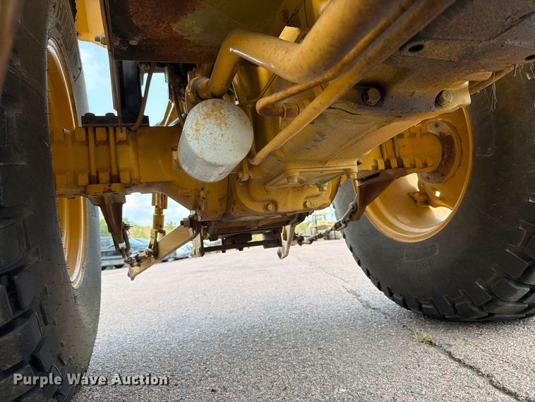 image for item FT6527 1993 John Deere 5300 tractor