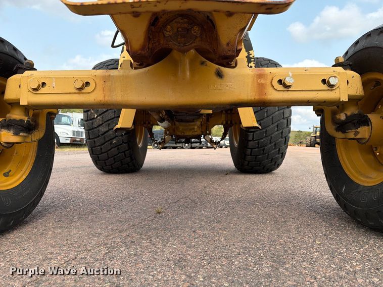 image for item FT6527 1993 John Deere 5300 tractor