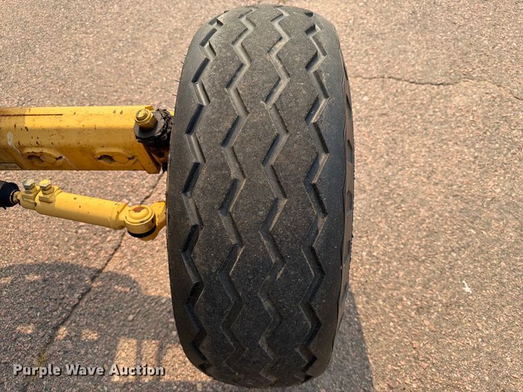 image for item FT6527 1993 John Deere 5300 tractor