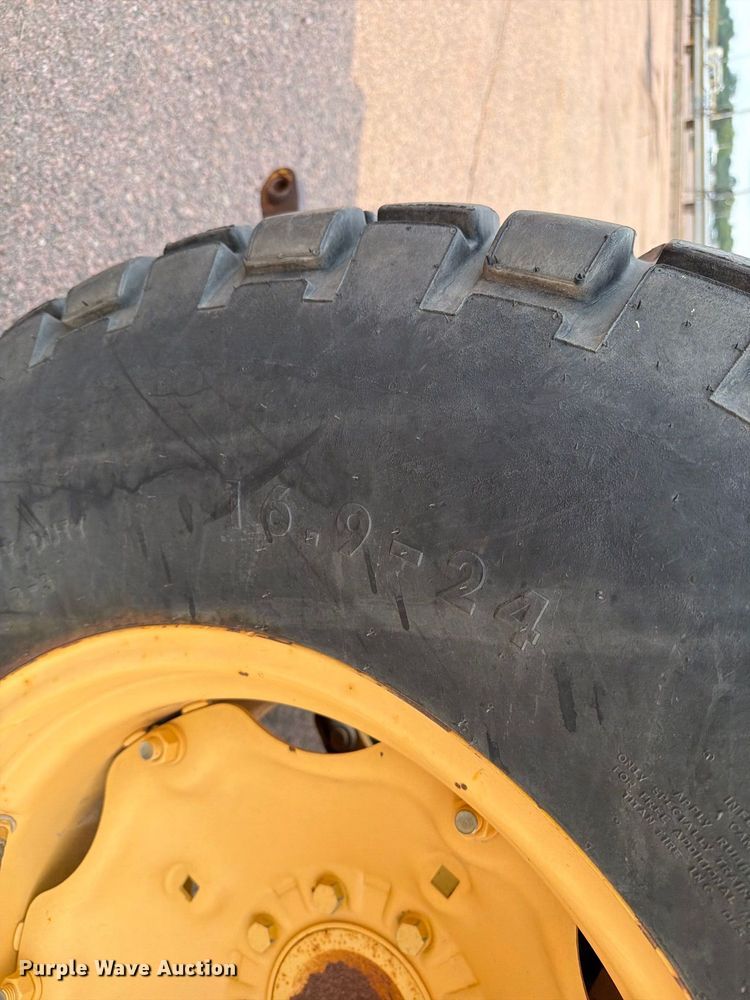 image for item FT6527 1993 John Deere 5300 tractor
