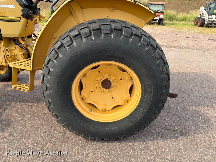 image for item FT6527 1993 John Deere 5300 tractor