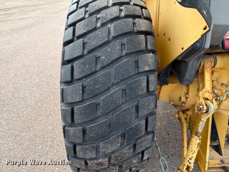 image for item FT6527 1993 John Deere 5300 tractor