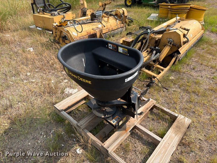 image for item FT6535 John Deere X700 spreader