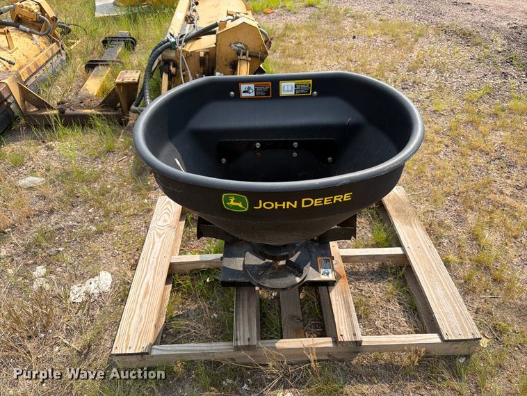 image for item FT6535 John Deere X700 spreader