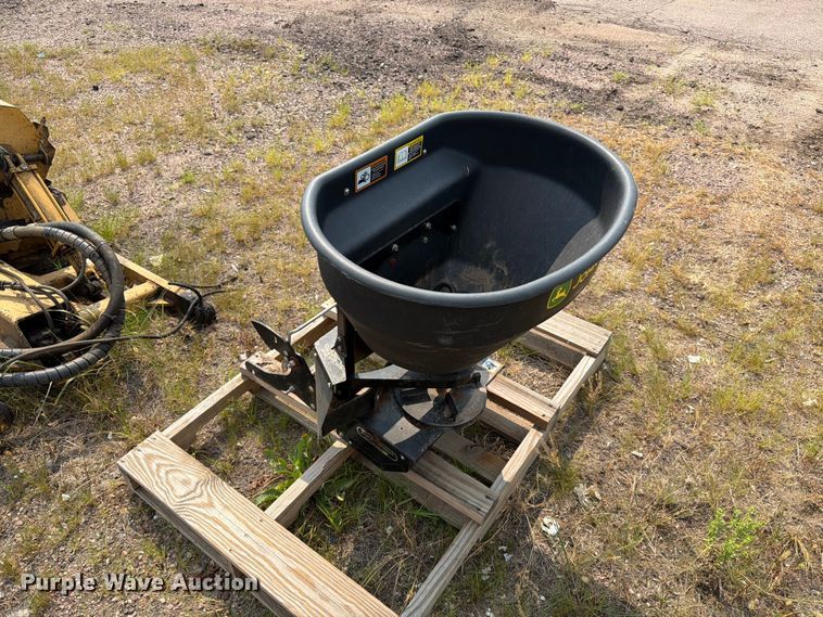 image for item FT6535 John Deere X700 spreader