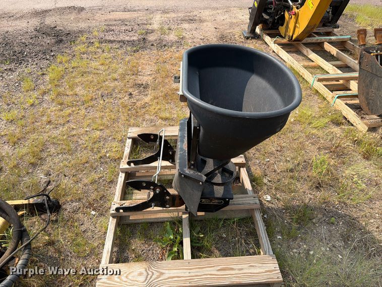image for item FT6535 John Deere X700 spreader