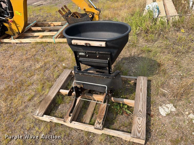image for item FT6535 John Deere X700 spreader