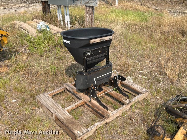 image for item FT6535 John Deere X700 spreader