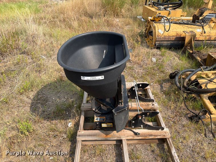 image for item FT6535 John Deere X700 spreader