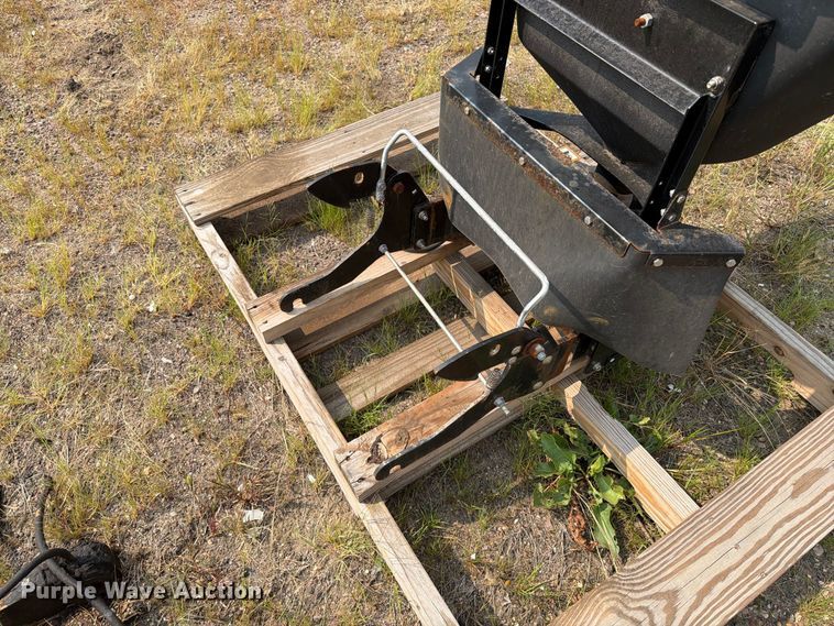image for item FT6535 John Deere X700 spreader
