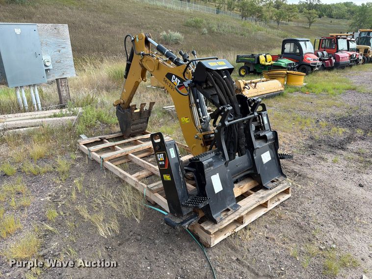 image for item FT6536 2013 Caterpillar BH150 skid steer backhoe