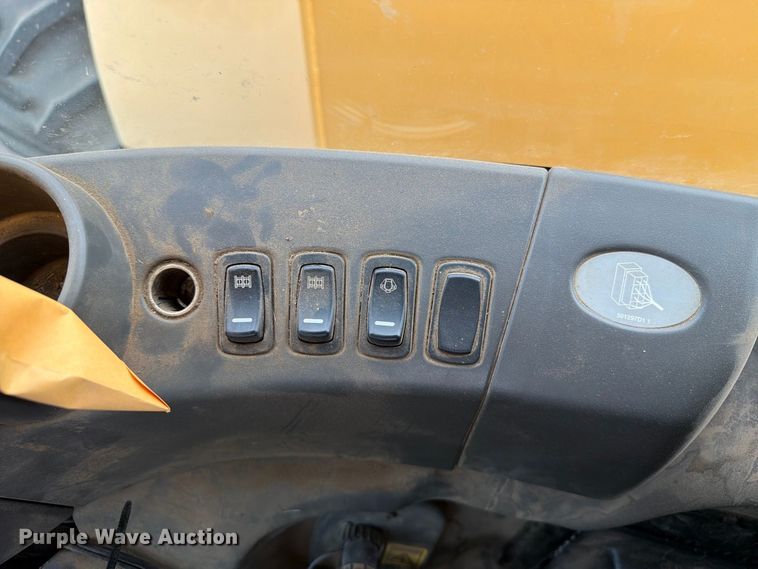 image for item FT6537 2010 Challenger MT955C 4WD tractor