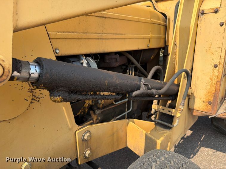 image for item FT6539 1987 Ford 445 tractor