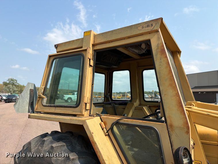 image for item FT6539 1987 Ford 445 tractor