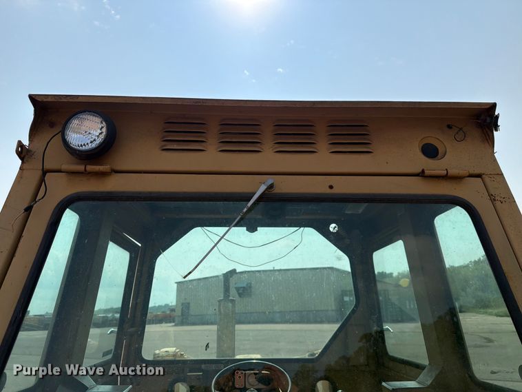 image for item FT6539 1987 Ford 445 tractor