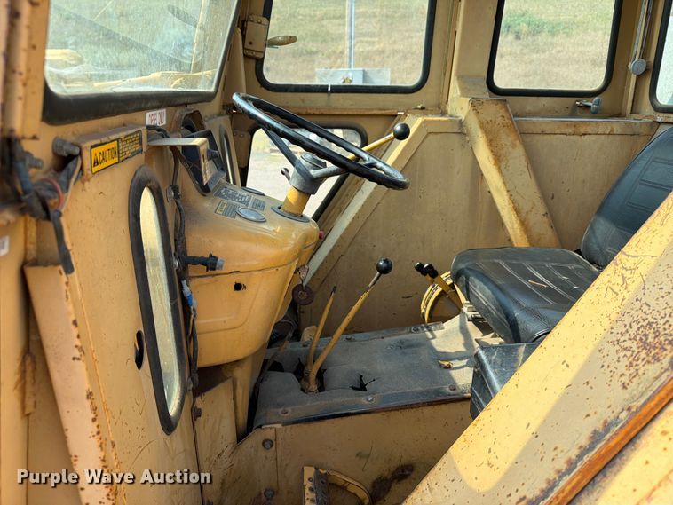 image for item FT6539 1987 Ford 445 tractor