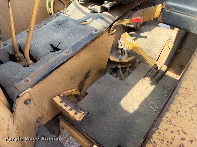 image for item FT6539 1987 Ford 445 tractor