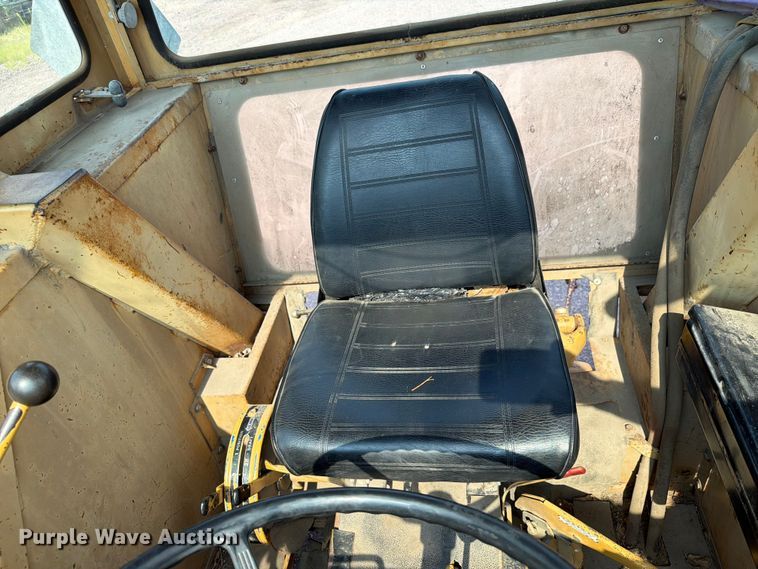 image for item FT6539 1987 Ford 445 tractor